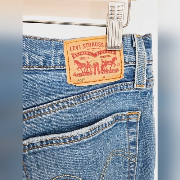 Levi's Women's High Rise Blue Jeans - Picture 14 of 15